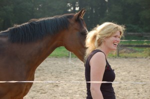 Carla tijdens de workshop Spelen met Paarden